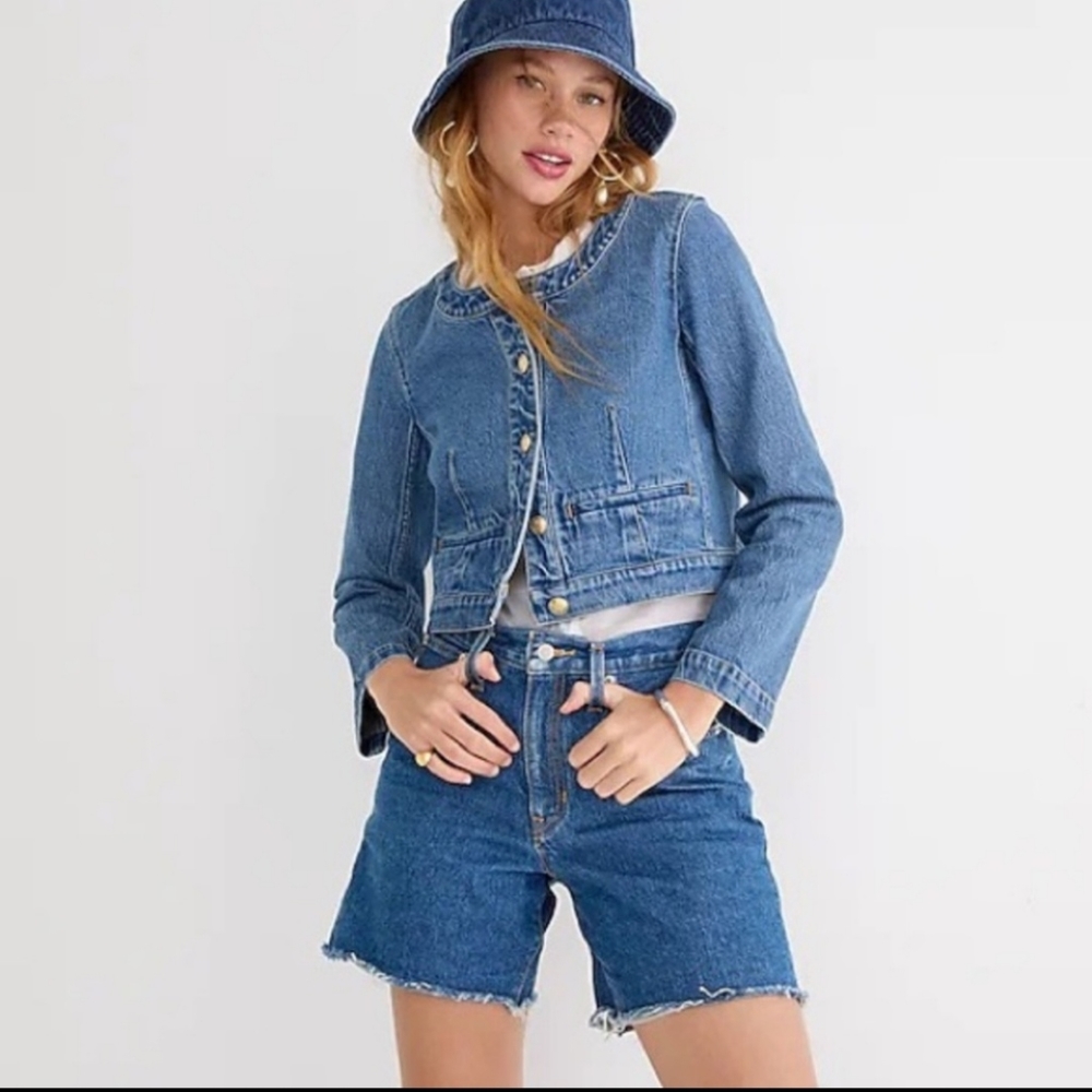 NWT MID LENGTH SHORT. IN RICKY TRAIL WASH